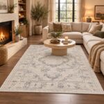 Tapis MELIS Crème Gris 458 dans un salon chaleureux avec cheminée et canapé beige